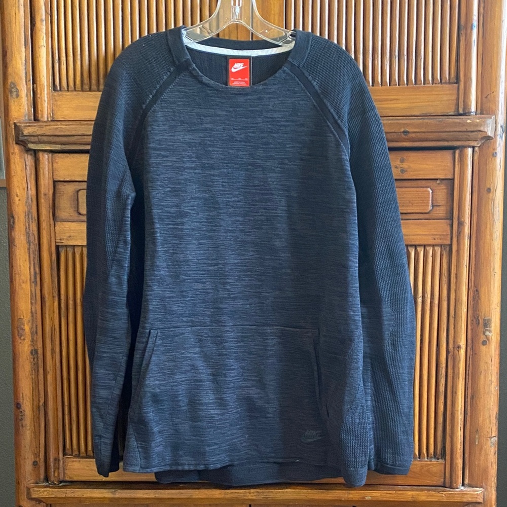 Nike Men’s Long Sleeved Pullover